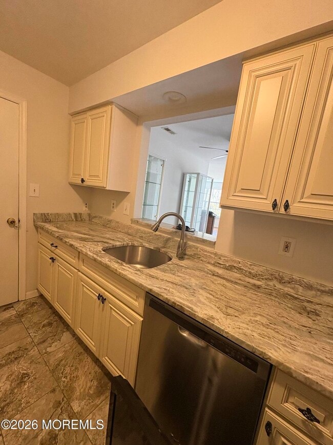 Building Photo - 103 Racquet Rd