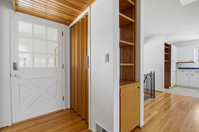 Building Photo - 1510 Barnard Rd