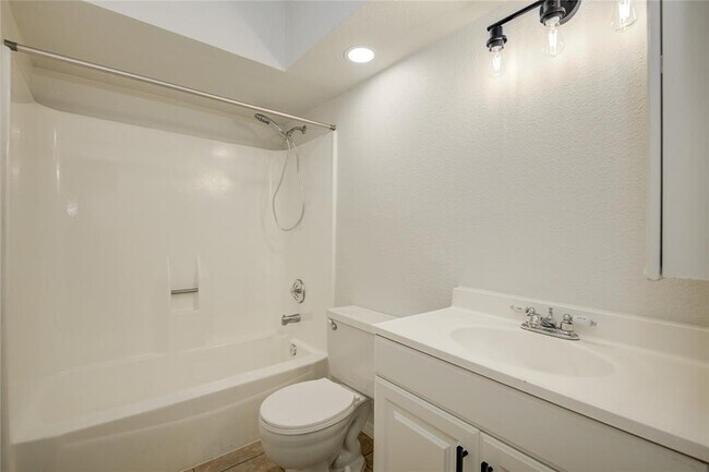 Building Photo - 22511 Market Square Ln