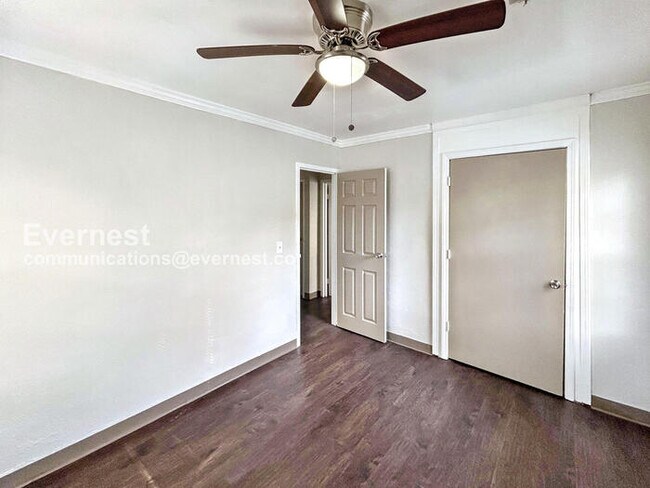 Building Photo - 431 Annie St