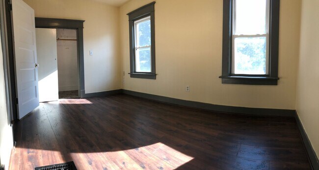 Building Photo - 2-Bed House in Waterloo