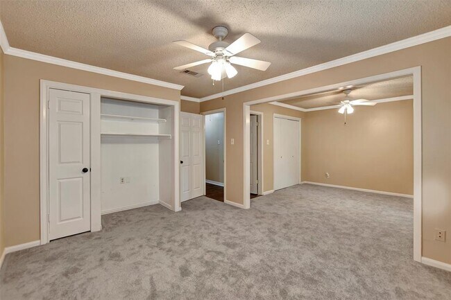 Building Photo - 75 Wood Hollow Dr