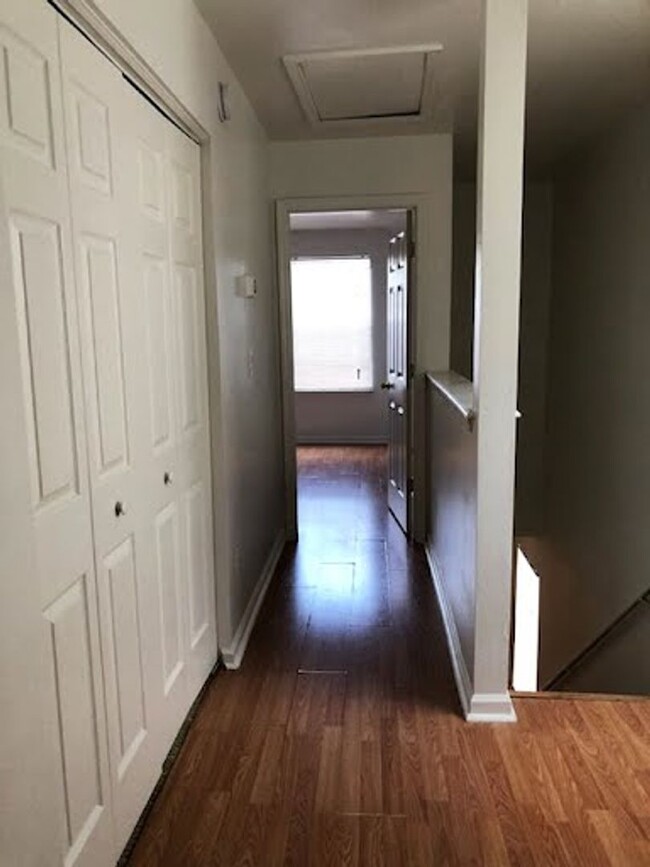 Building Photo - FOR RENT - Spacious 3BR/3BA Townhome!