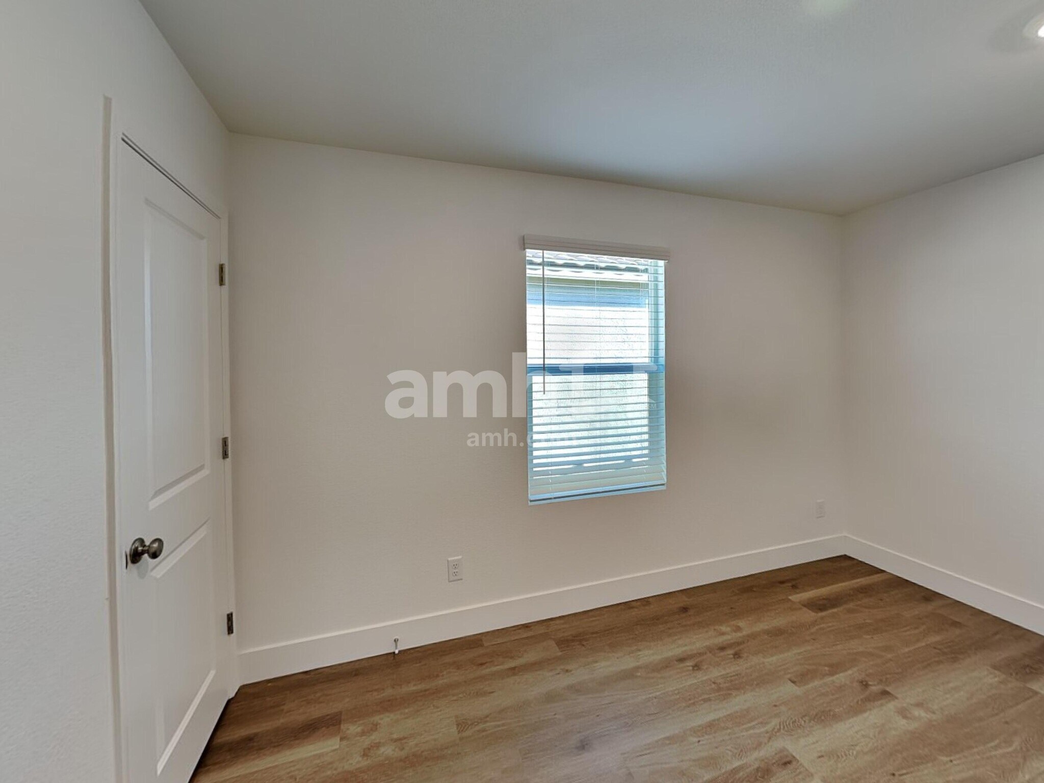 Building Photo - 5832 Vaes Dothrak St