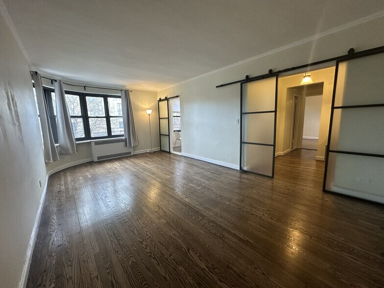 Building Photo - 9876 Queens Blvd