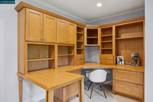 Building Photo - 783 Los Palos Manor
