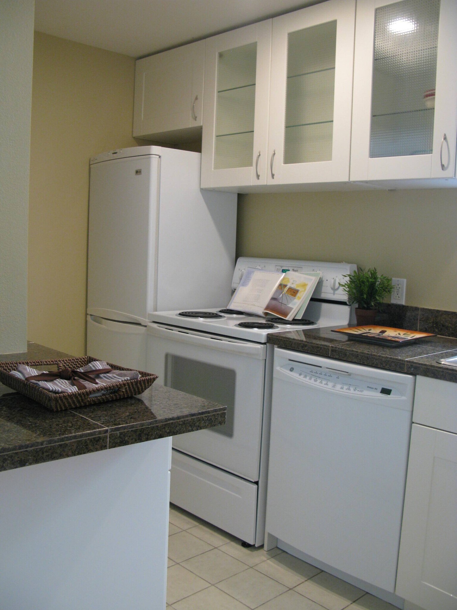 Building Photo - 2337 Minor Ave E