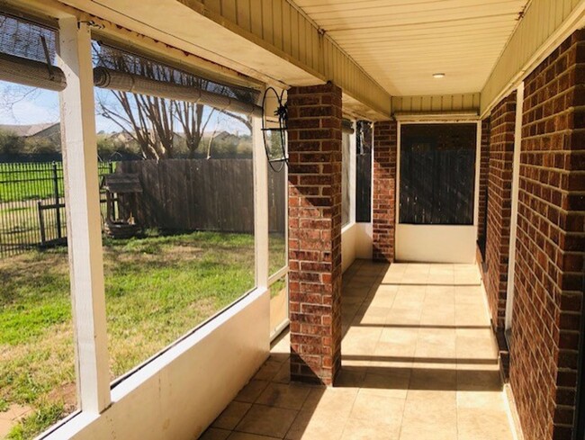 Building Photo - University Terrace-Millicent Way Patio Hom...