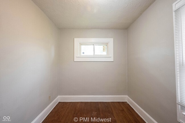 Building Photo - 411 W 40th St
