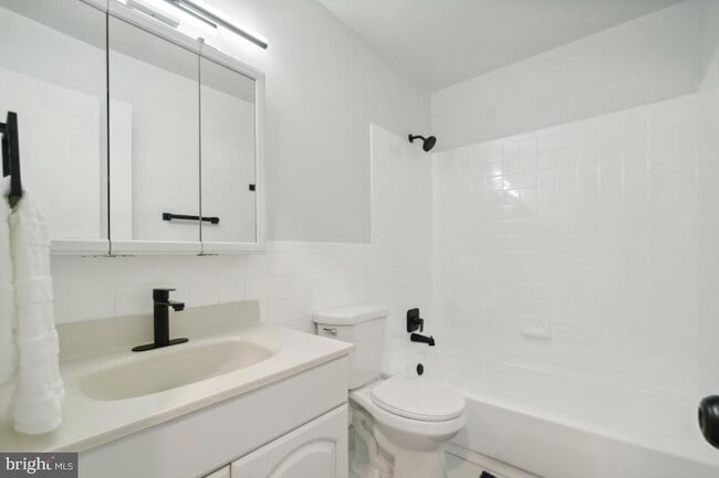 Building Photo - 2400 Kilpatrick Pl