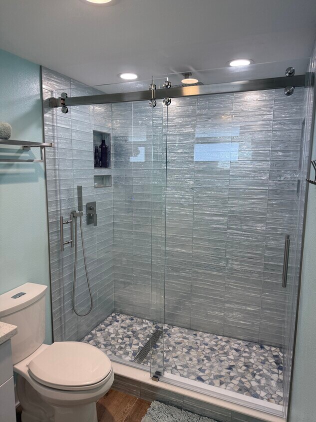 Master bath - 600 Sutton Plz