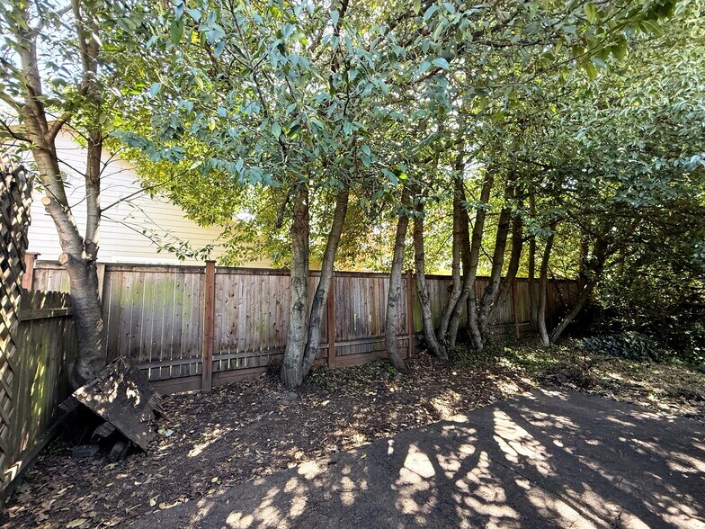 Building Photo - 1633 Best Ln