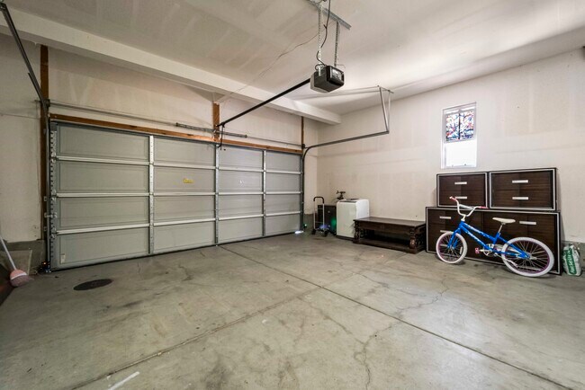 Building Photo - 28225 Clementine Dr