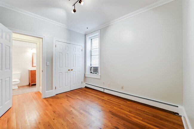 Building Photo - 1115 Willow Ave