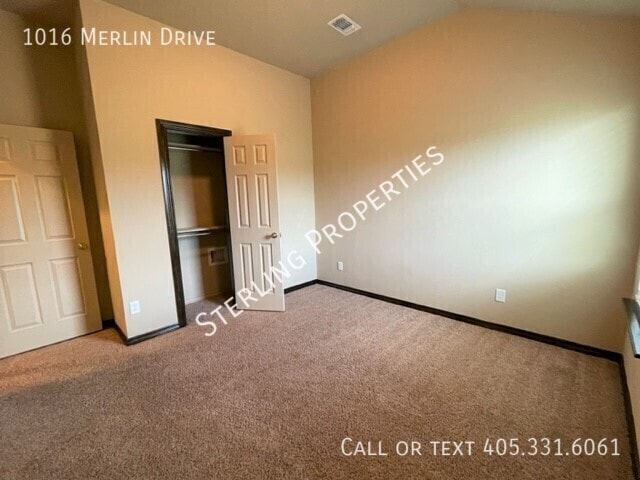 Building Photo - 1016 Merlin Dr