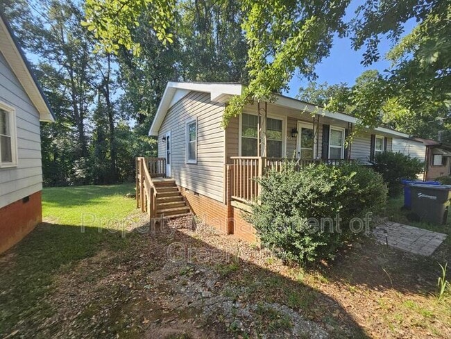 Building Photo - 355 Woodview Ave
