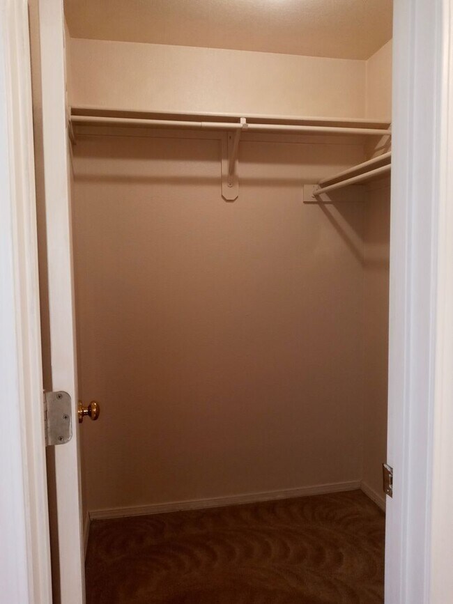 Building Photo - Affordable Ventana Cutie!!