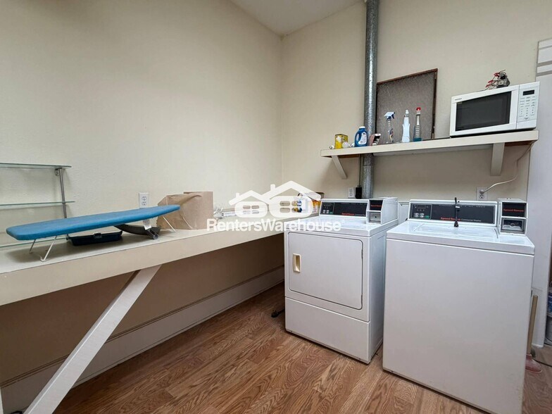 Building Photo - 1215 25th St