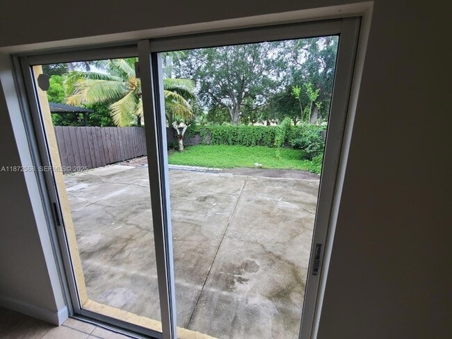 Building Photo - 2531 NE 41st Terrace