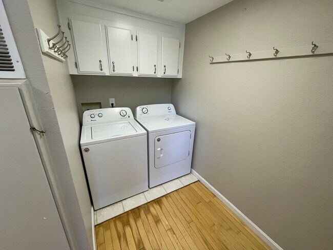Building Photo - 4113 Kingsway