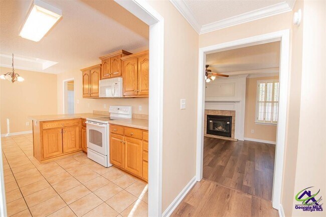 Building Photo - 122 Emberly Ln