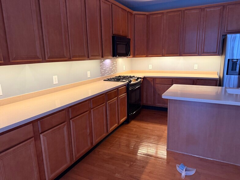 Kitchen - 5263 Blue Sky Dr