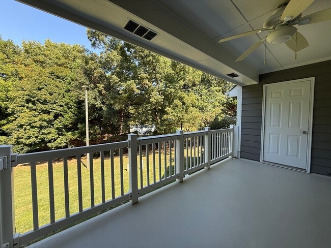 Building Photo - Spacious Two Bedroom, 2nd Floor Condo with Private Balcony. SHOWN BY APPOINTMENT ONLY!