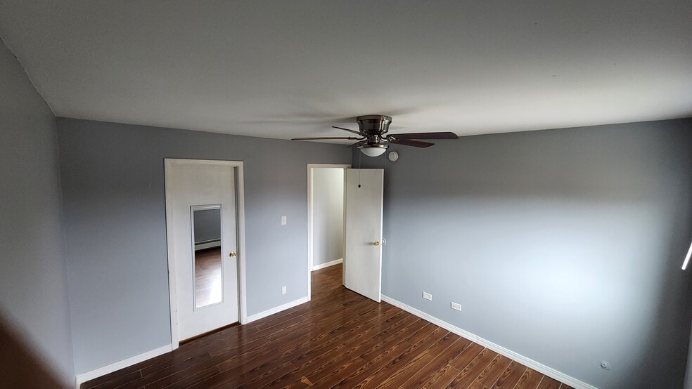 Building Photo - 121 W Elk Trl