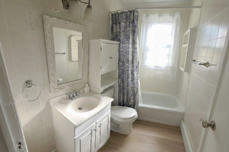 Building Photo - 211 Sheridan Ave