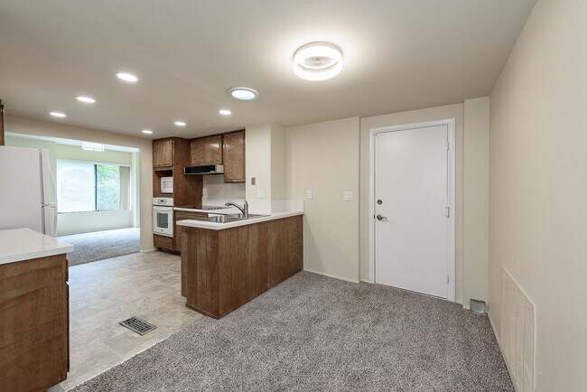 Building Photo - Spacious SDSU Townhome For Rent!