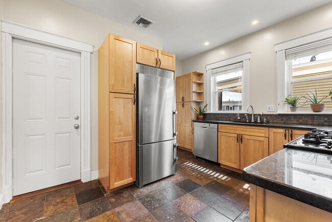 Building Photo - 185 Savin Hill Ave