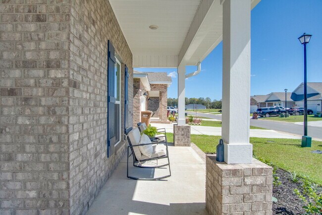 Building Photo - Modern 4BR/3BA Home with Loft, Spacious Yard & Blackwater Reserve Resort-Style Amenities-Now offe...