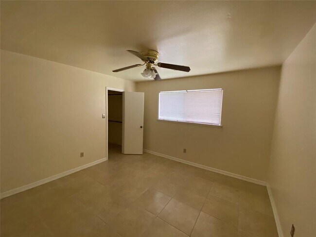 Building Photo - 12815 Ashford Chase Dr
