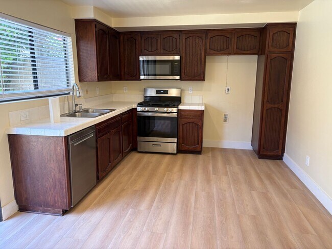 Building Photo - 6865 Valley Circle Blvd