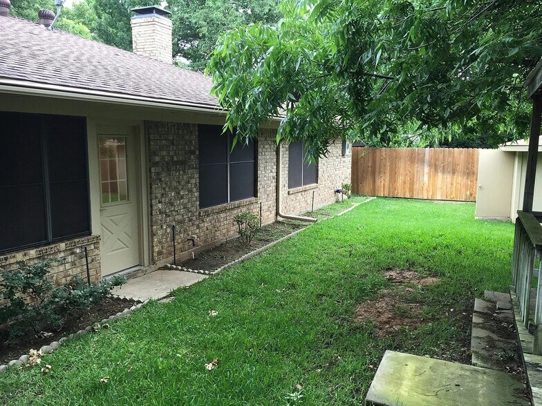 Building Photo - 3906 Double Oak Ln