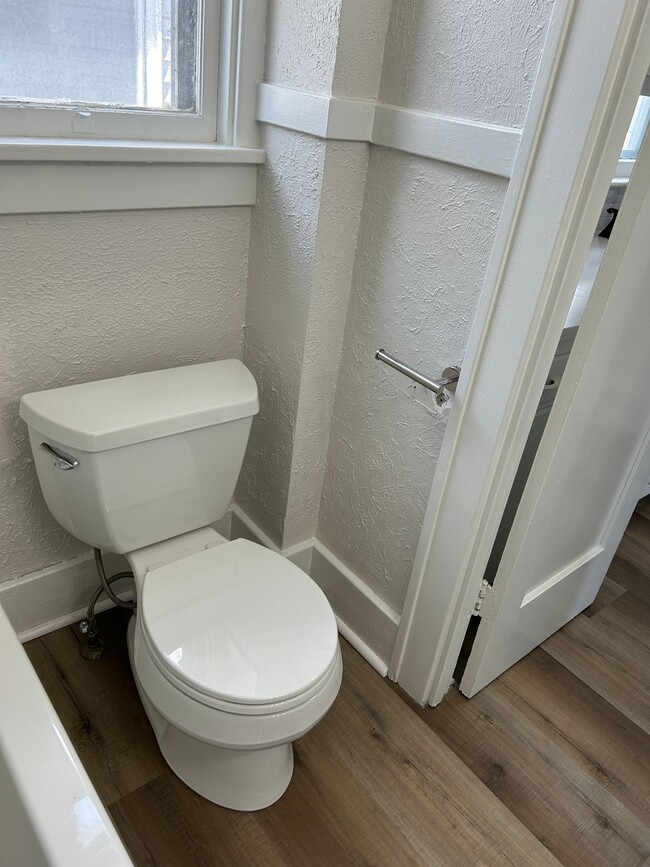 Building Photo - 1 Bedroom, 1 Bathroom with Den on Union St...