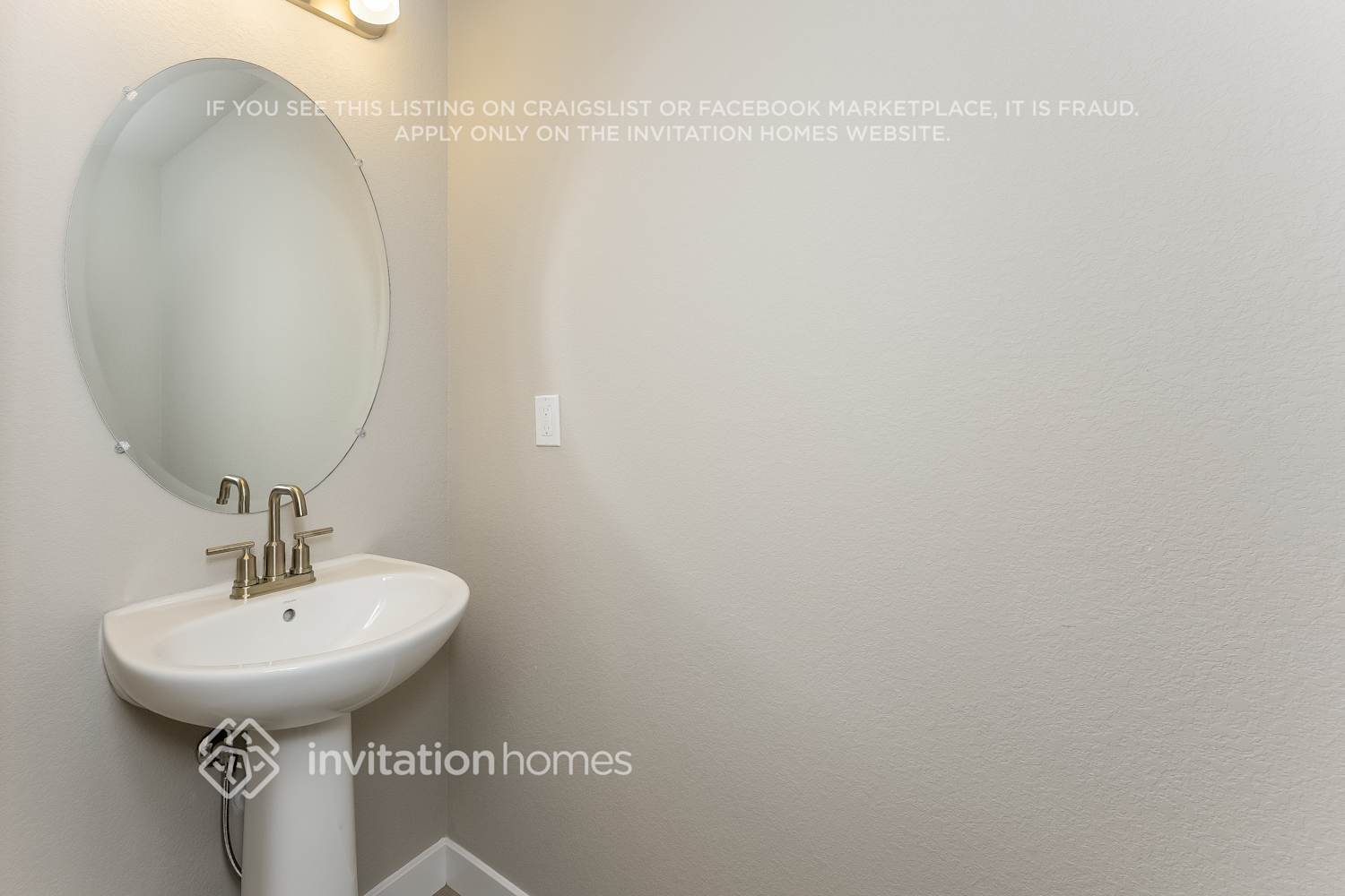 Building Photo - 13633 Arriba Dr