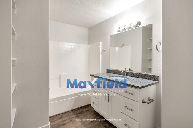 Building Photo - Pet Friendly Main Floor 3BD 2BA 2GA Unit Near Costco and High School