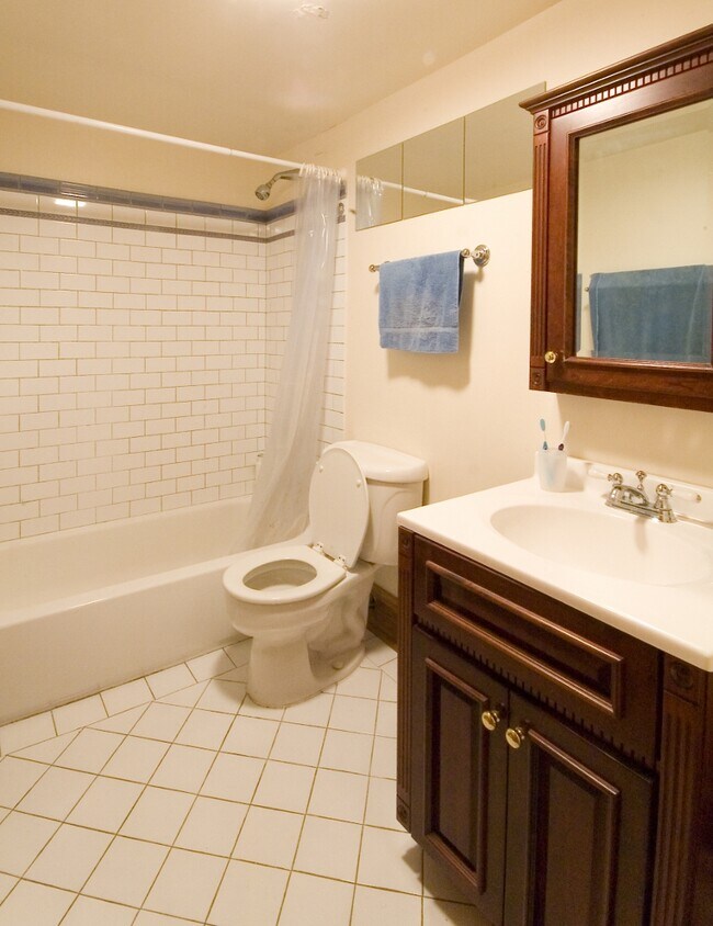 Building Photo - 3704 N Wayne Ave