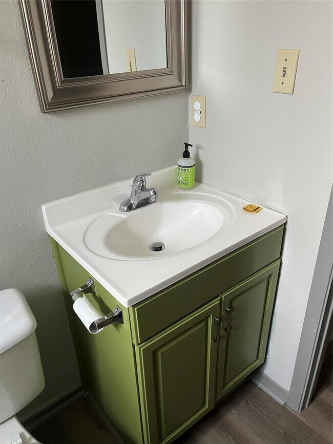 Building Photo - 705 Guadalimar St