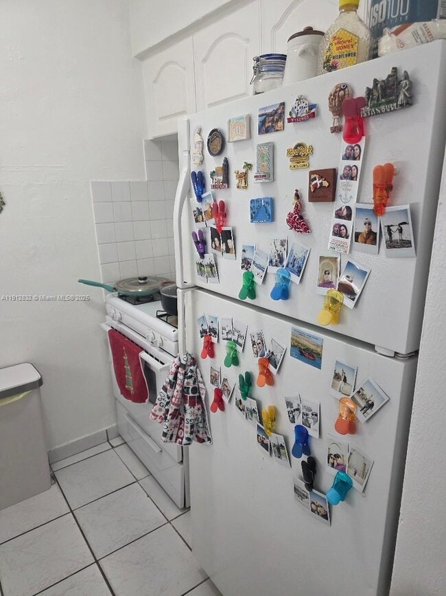 Building Photo - 340 W 19th St