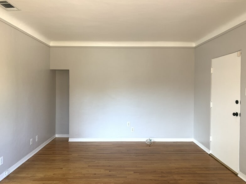 Living Room - 2257 Fair Oak View Ter