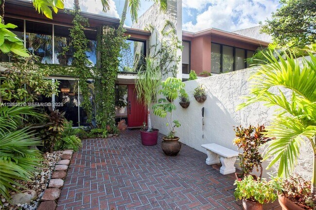 Building Photo - 10449 SW 78th St