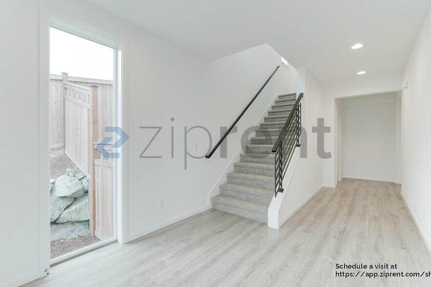 Building Photo - 16401 26th St E