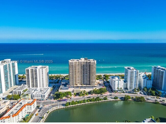 Building Photo - 2555 Collins Ave