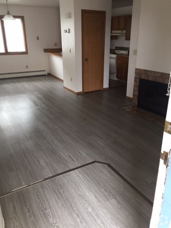 Building Photo - South Anchorage Beautiful and Spacious dow...
