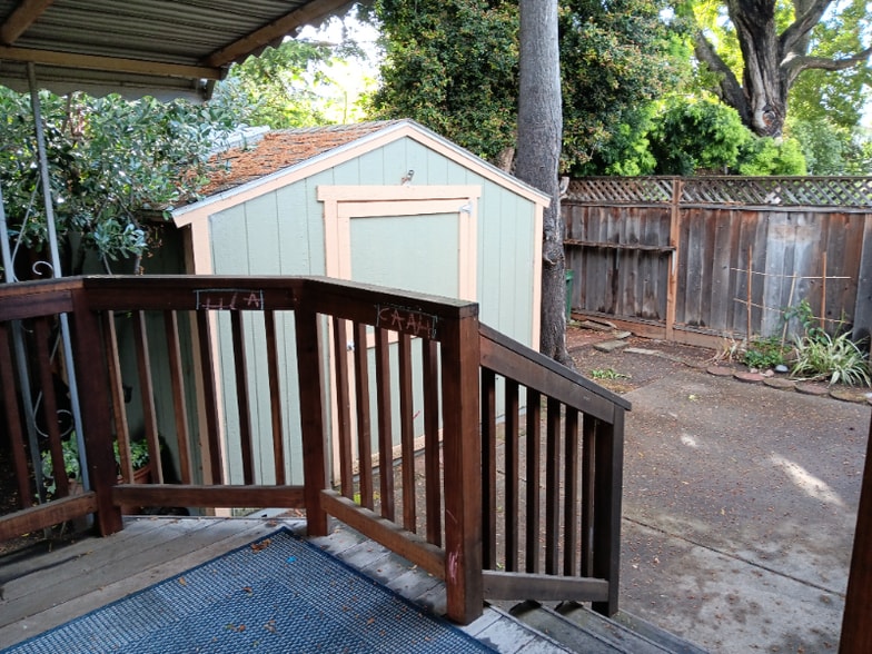 Building Photo - 1004 Hudson St