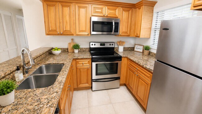 Building Photo - 1463 Lake Crystal Dr