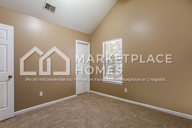 Building Photo - 832 Asbury Way