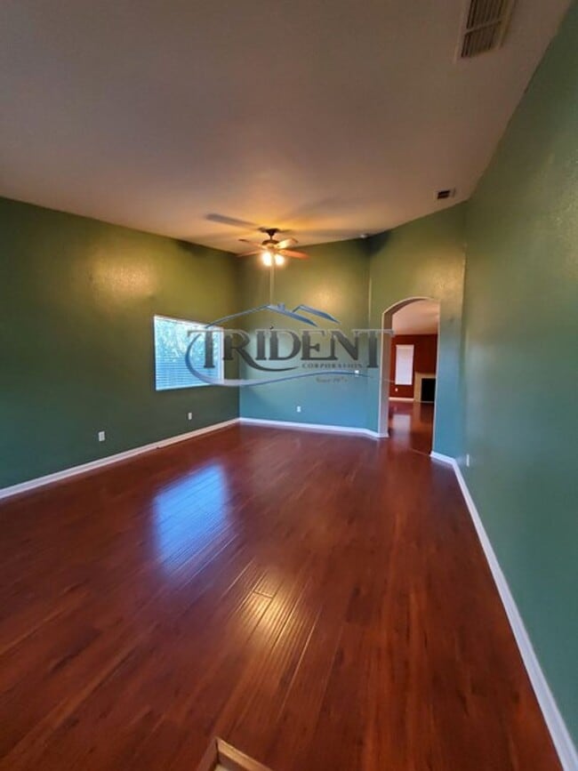 Building Photo - 4 bedroom, 2 bath house